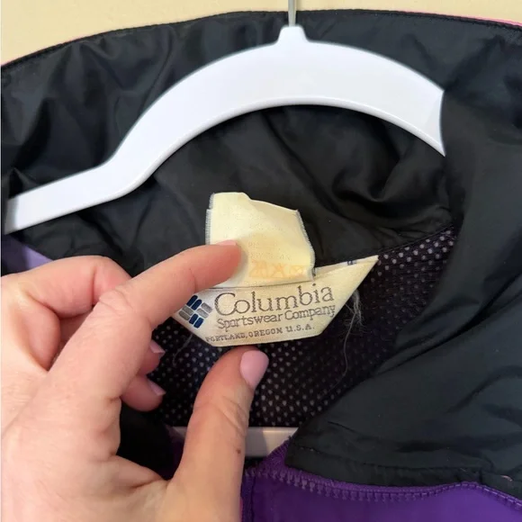 Columbia Vintage Women's Colorblock Windbreaker Jacket in Purple and Black - Picture 4 of 8